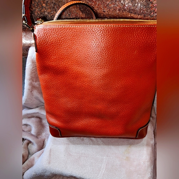 Dooney & Bourke pebbled leather crossbody - Picture 2 of 8